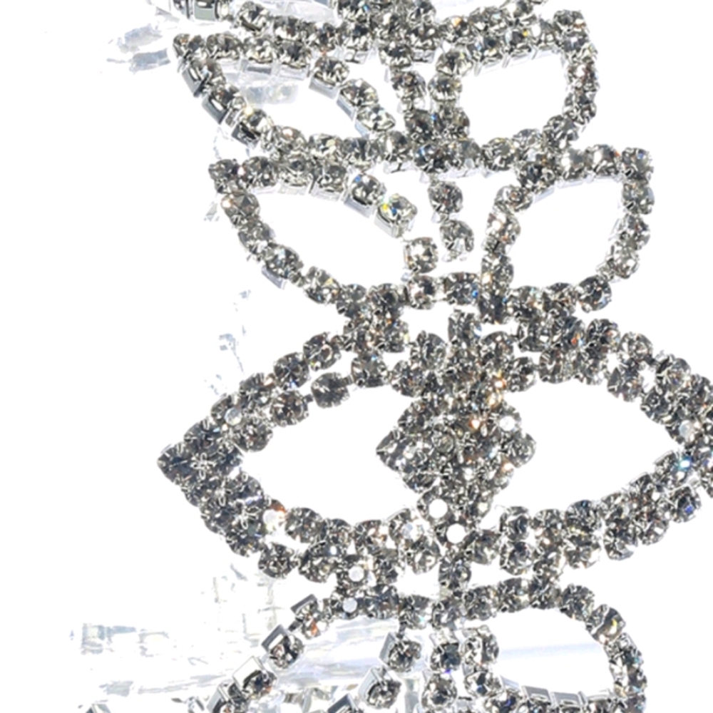 Flower Jeweled Bracelet 💞💞😘
